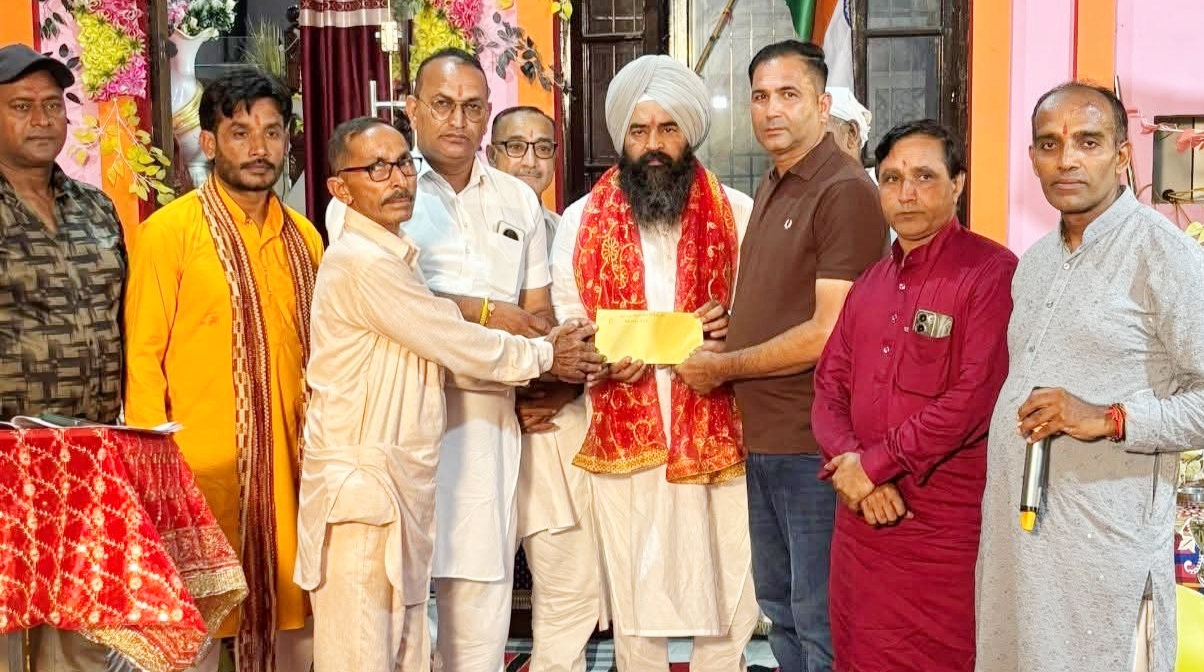 On the occasion of Shri Krishna Janmashtami, Deputy Speaker of Punjab Vidhan Sabha presented a cheque of Rs. 2 lakh to 'Kali Mata Temple'.